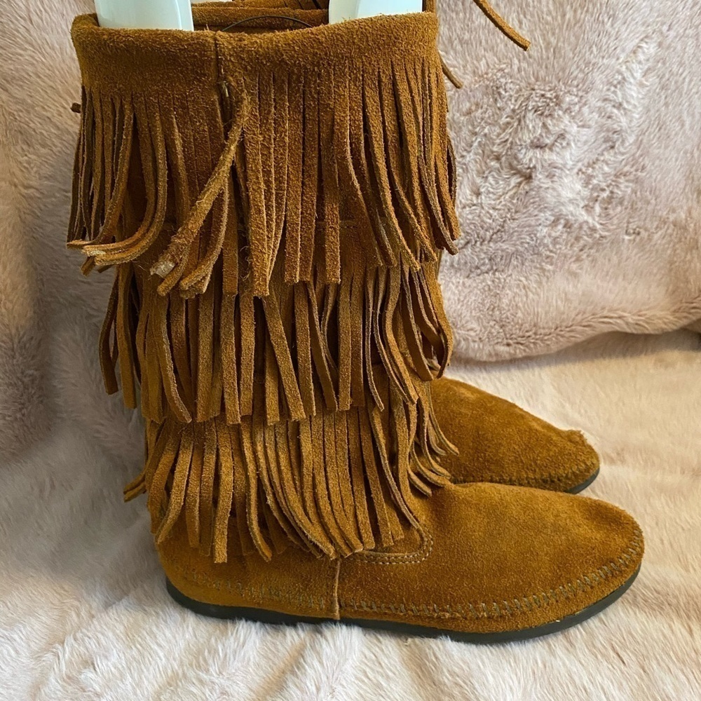 Minnetonka Three Layer Fringe Boot Size 10 - image 1